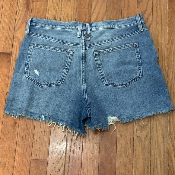 Women’s We The Free Distressed Light Denim Shorts Size 32 EUC - Picture 4 of 6